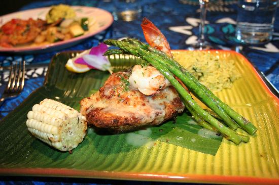 Mama's Fish House signature dishes Stuffed Mahi Mahi
Polynesian Black Pearl
Crab Cakes